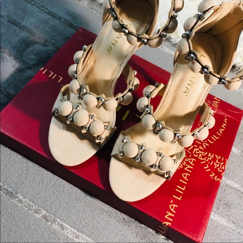 🔥♥️NIB Nude Sandals with decorative balls & metallic rivets - Picture 4 of 15